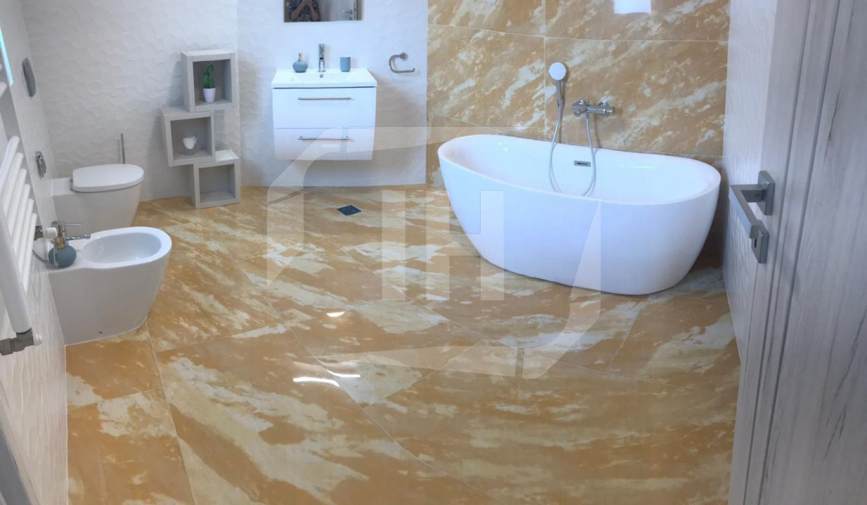 Penthouse 85 mp si 25 mp terase, zona Platinia