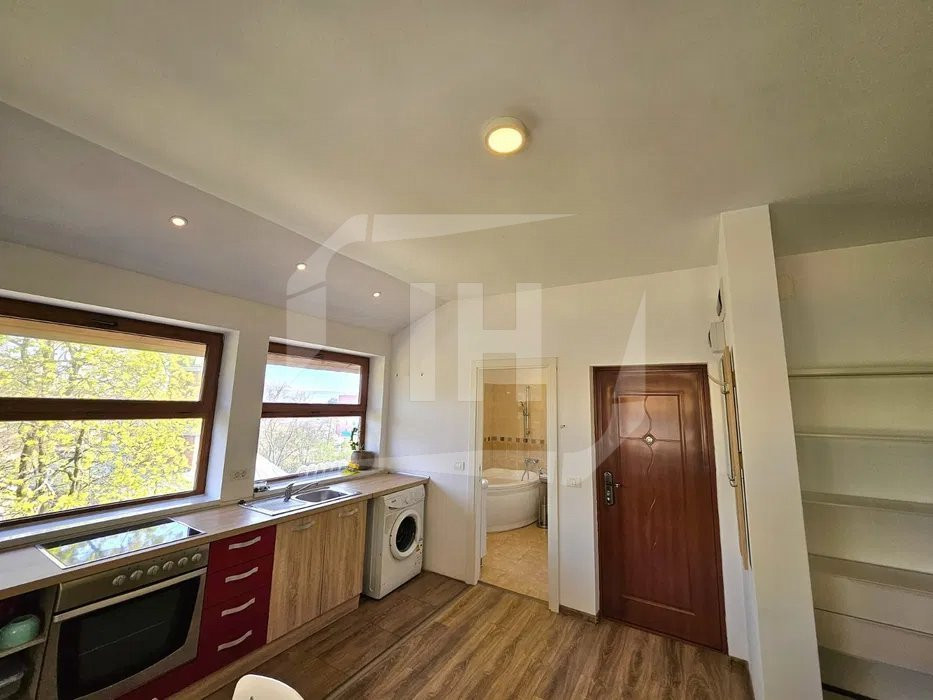 Apartament 2 camere, semidecomandat, zona UMF
