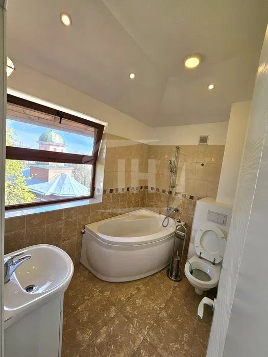 Apartament 2 camere, semidecomandat, zona UMF