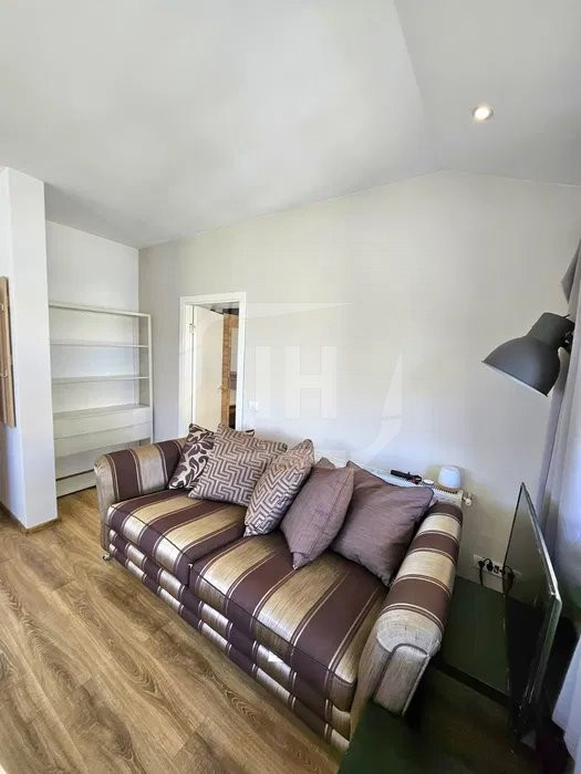 Apartament 2 camere, semidecomandat, zona UMF