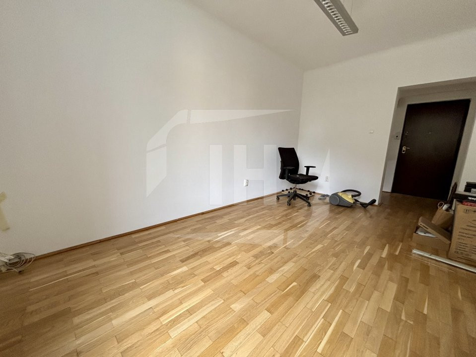 Spatiu birou, 3 camere, garaj, zona NTT Data