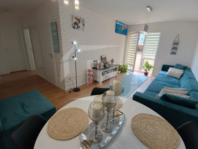 Apartament 2 camere, decomandat, parcare, zona Auchan