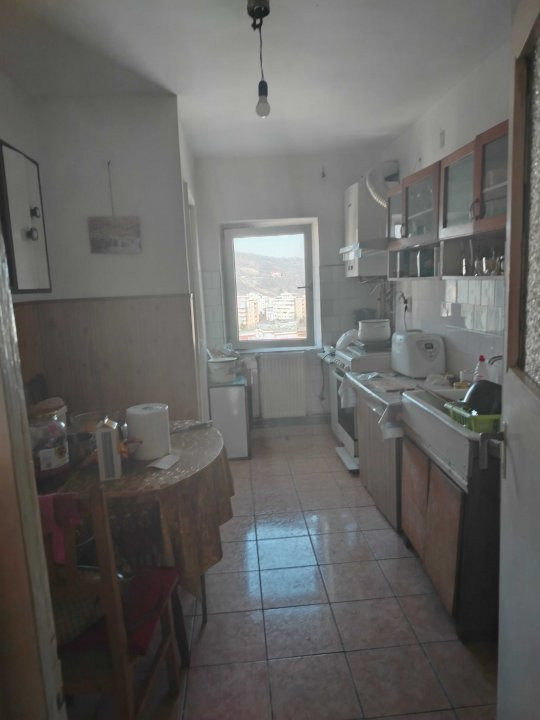 Apartament 3 camere decomandat, zona Calea Floresti