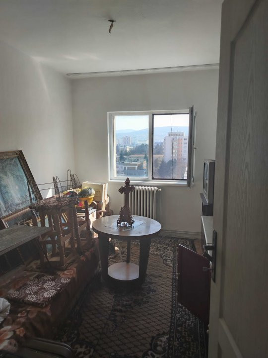 Apartament 3 camere decomandat, zona Calea Floresti