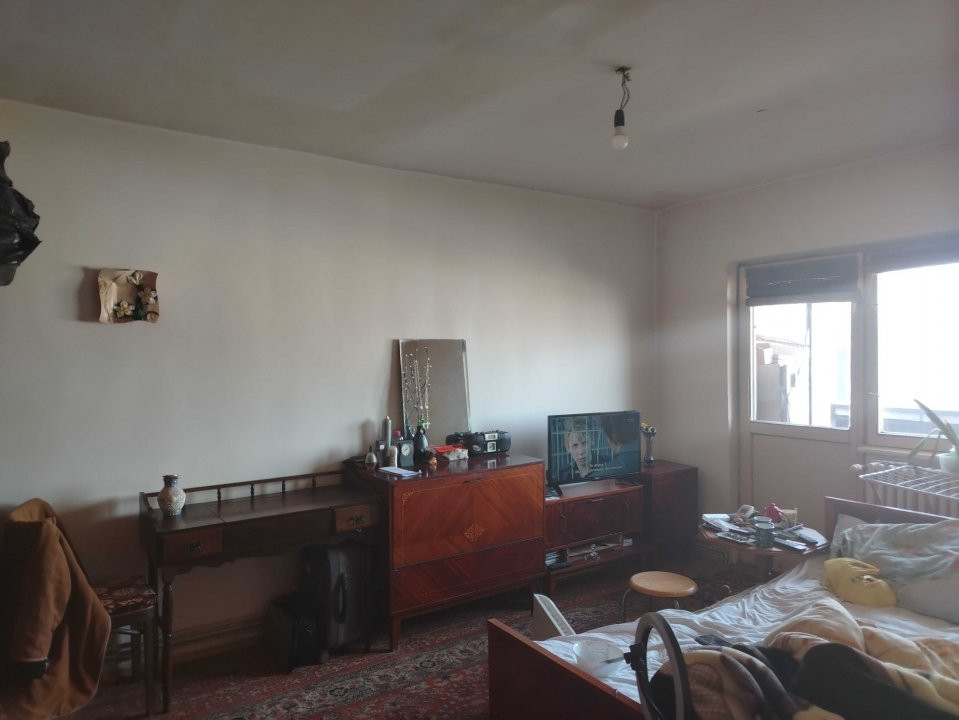 Apartament 3 camere decomandat, zona Calea Floresti
