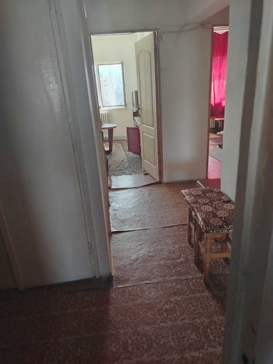 Apartament 3 camere decomandat, zona Calea Floresti