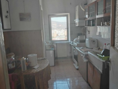 Apartament 3 camere decomandat, zona Calea Floresti