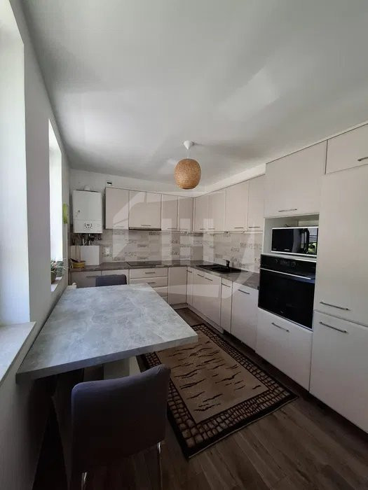Apartament 4 camere, 2 bai, garaj, zona Calea Turzii