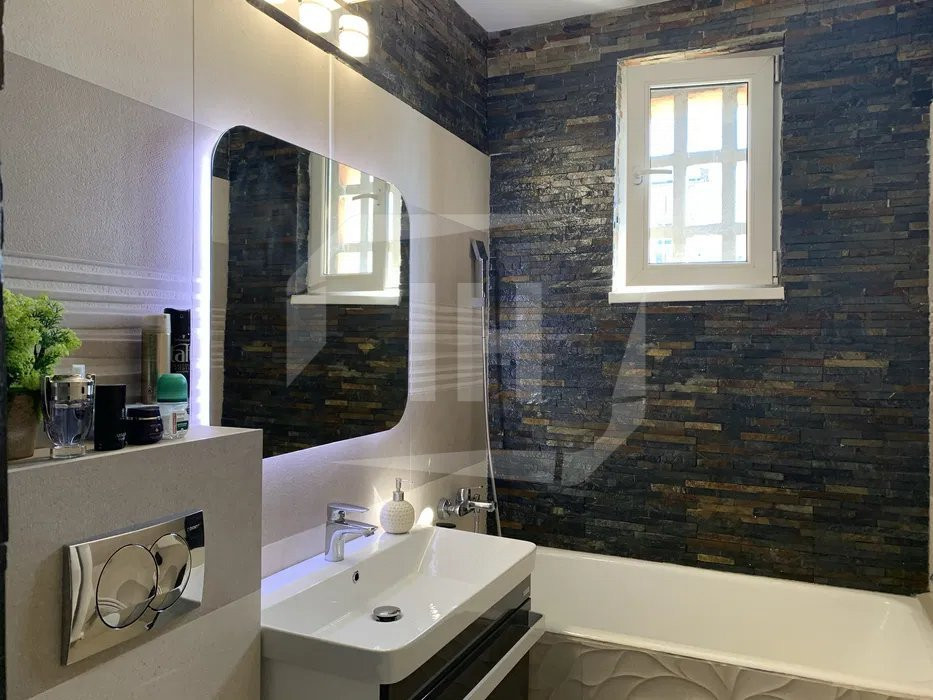Apartament 3 camere, parcare, zona Parcul Centrul