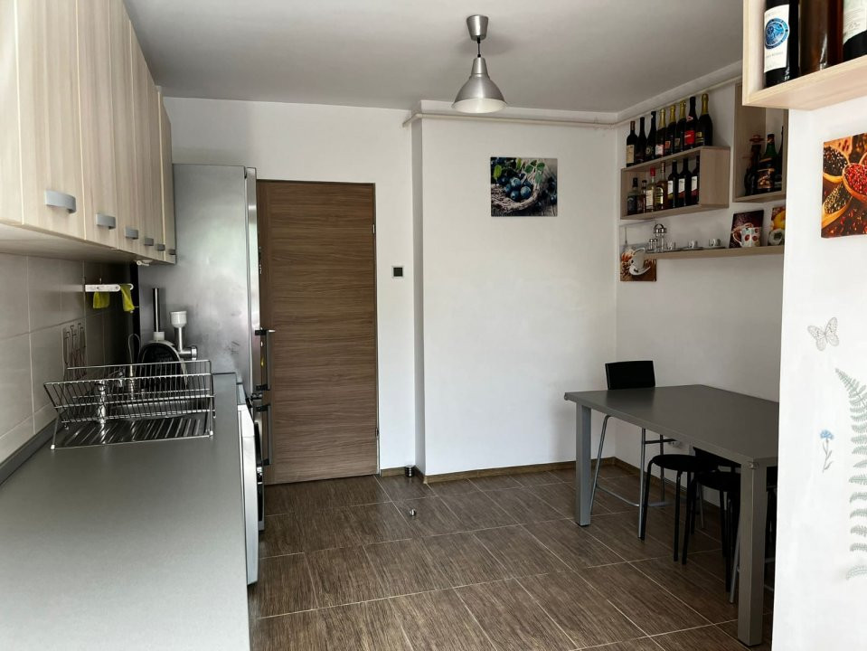 Apartament 2 camere decomandat,  parcare, zona Vivo