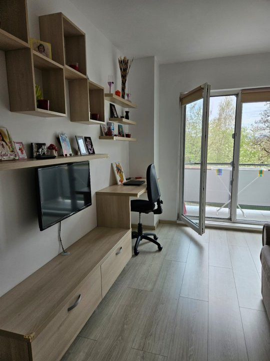 Apartament 2 camere decomandat,  parcare, zona Vivo