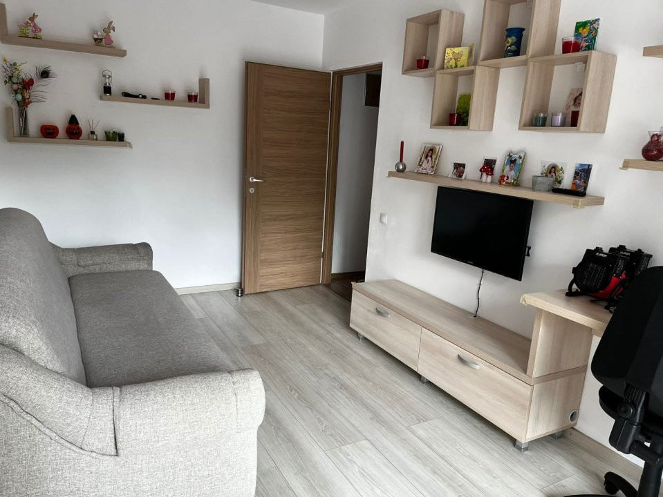 Apartament 2 camere decomandat,  parcare, zona Vivo