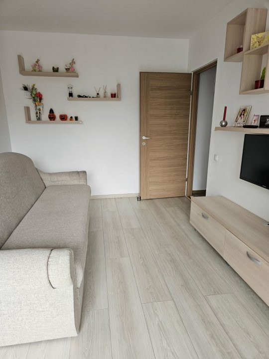 Apartament 2 camere decomandat,  parcare, zona Vivo