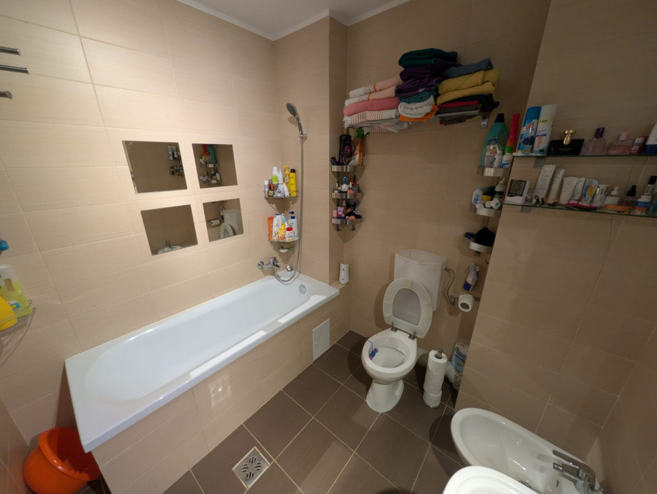 Apartament 2 camere decomandat,  parcare, zona Vivo