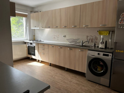 Apartament 2 camere decomandat,  parcare, zona Vivo