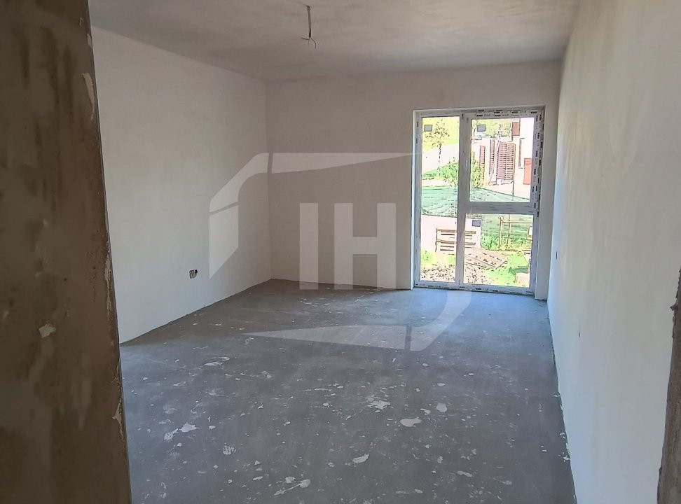 Apartament cu 2 camere, decomandat, intermediar, complex rezidential privat