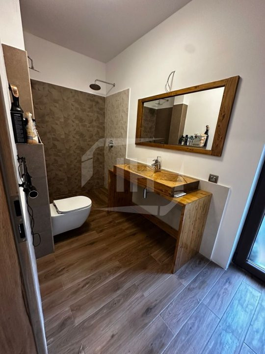 Apartament in Vila 78 mp utili, curte, 2 parcari, Gruia