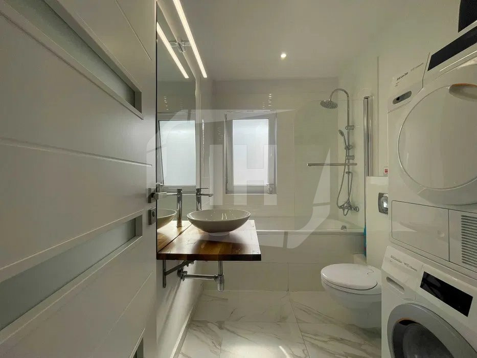 Apartament 3 camere, 2 bai, parcare in subteran, Intre Lacuri