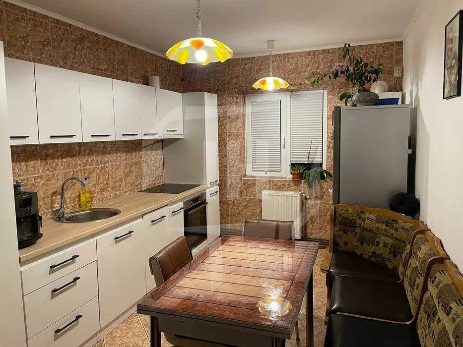 Apartament 3 camere, decomandat, zona Spitalului de Recuperare