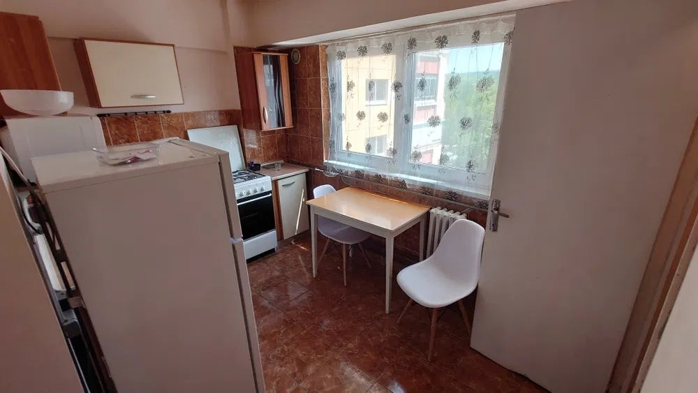 Apartament 2 camere decomandate, etaj 3 in zona Iulius Mall