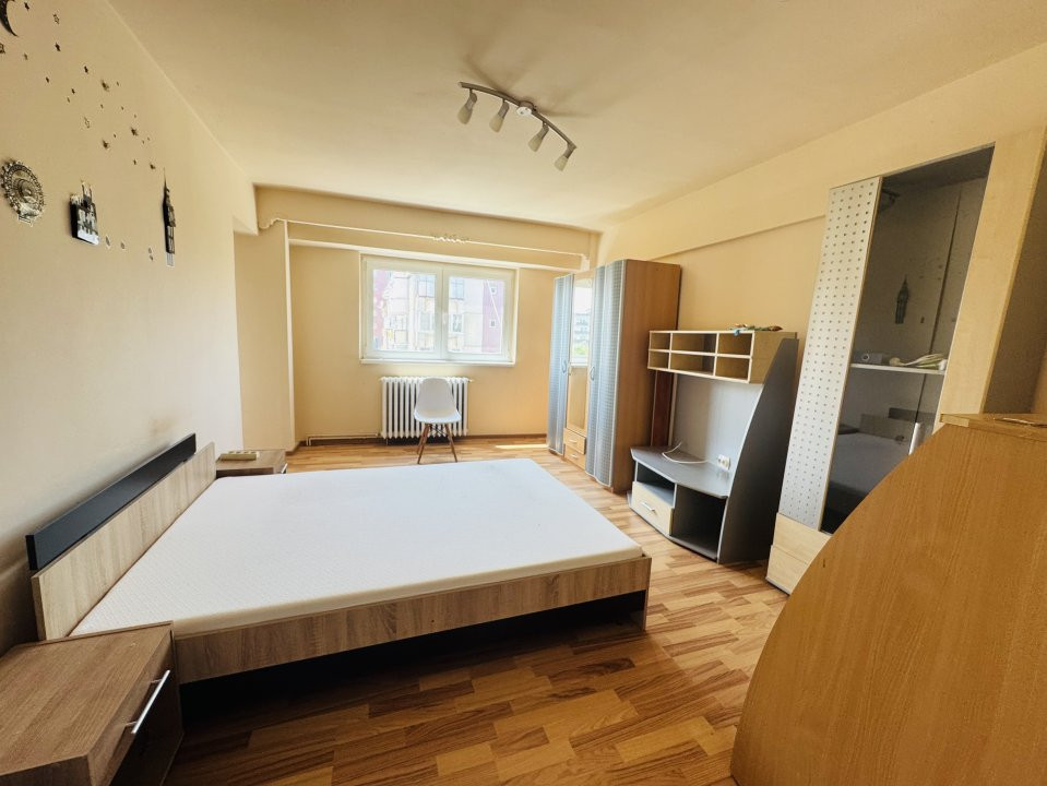 Apartament 2 camere decomandate, etaj 3 in zona Iulius Mall