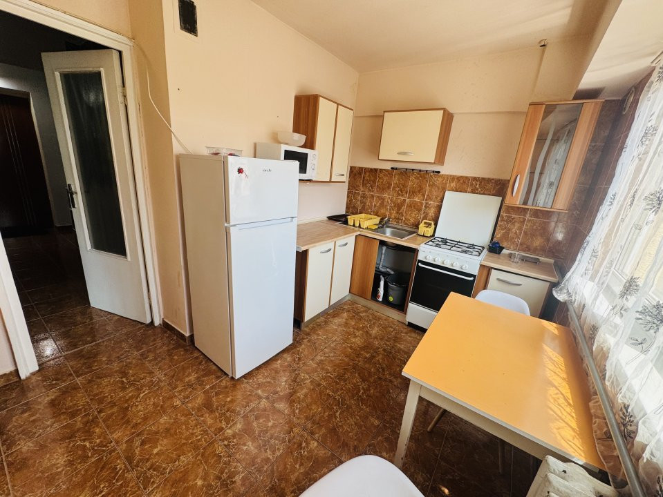 Apartament 2 camere decomandate, etaj 3 in zona Iulius Mall