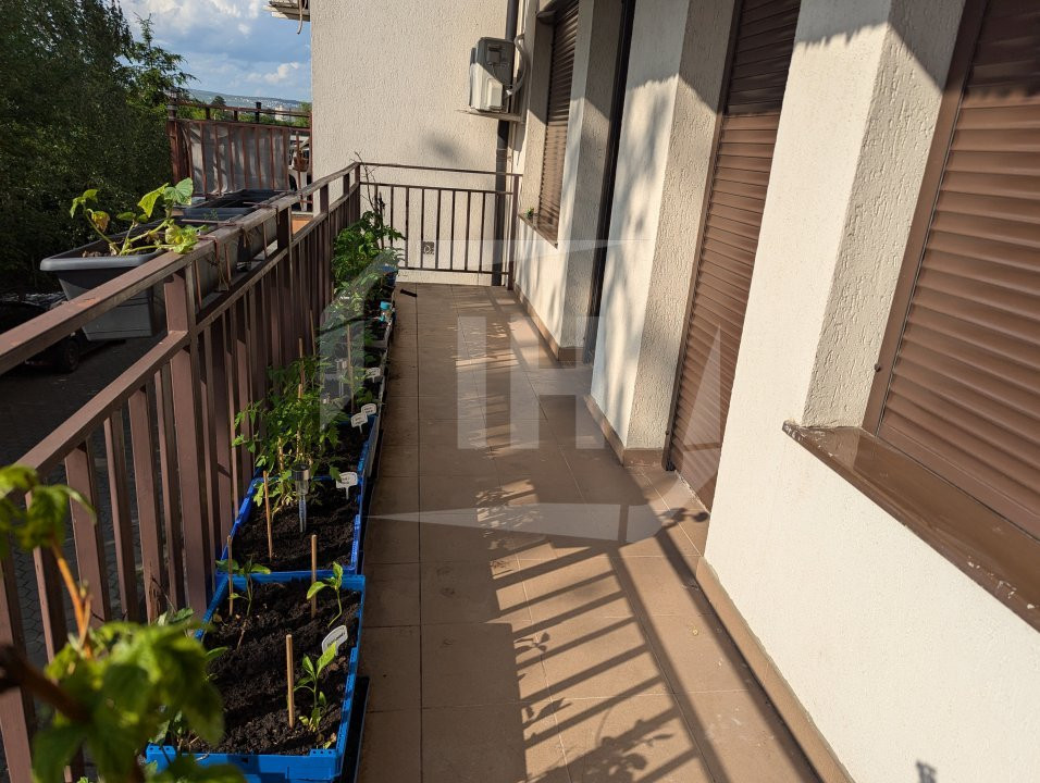 Apartament 3 camere, 2 parcari, beci si 1500 mp de verdeata!