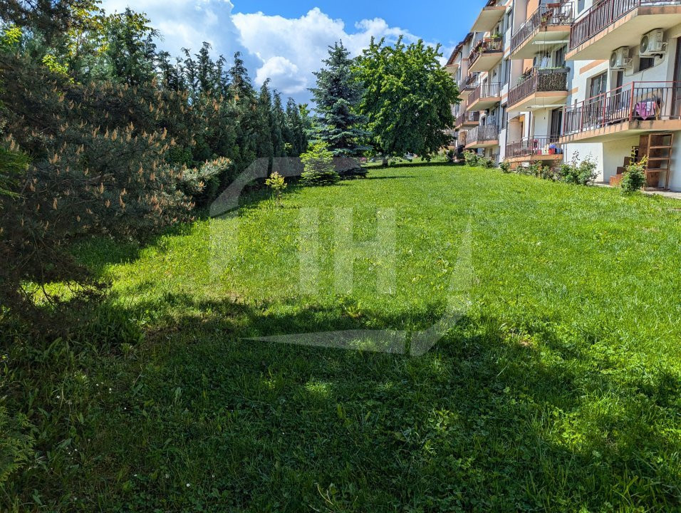 Apartament 3 camere, 2 parcari, beci si 1500 mp de verdeata!