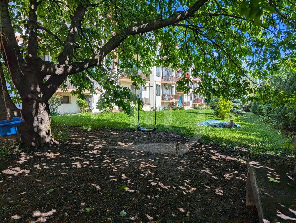 Apartament 3 camere, 2 parcari, beci si 1500 mp de verdeata!