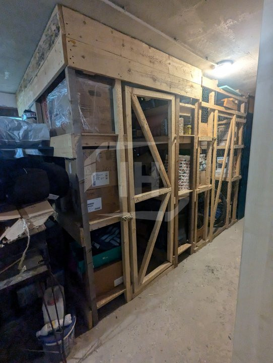 Apartament 3 camere, 2 parcari, beci si 1500 mp de verdeata!