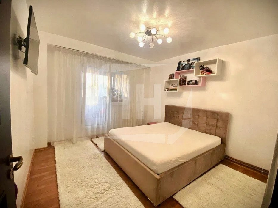 Apartament 2 camere decomandat cu parcare, zona Iulius Mall