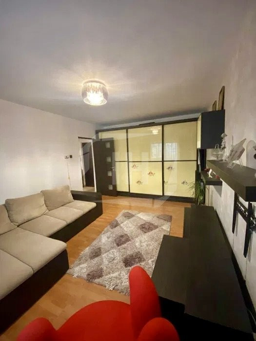 Apartament 2 camere decomandat cu parcare, zona Iulius Mall
