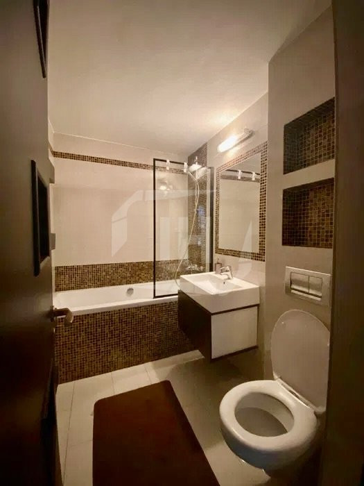 Apartament 2 camere decomandat cu parcare, zona Iulius Mall