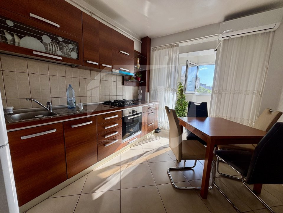 Apartament 2 camere decomandat cu parcare, zona Iulius Mall
