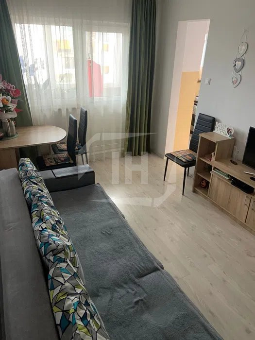 Garsoniera renovata zona UMF