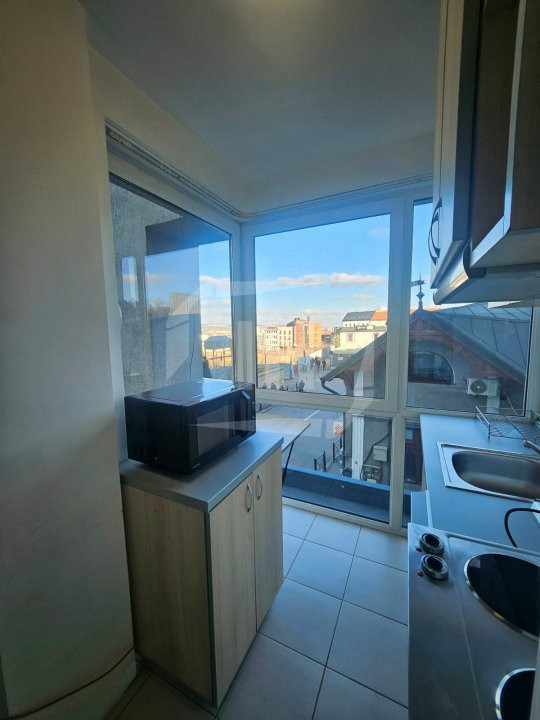 Apartament 2 camere, semidecomandat, 2 bai, zona UMF