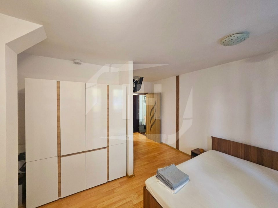 Apartament 2 camere, semidecomandat, 2 bai, zona UMF