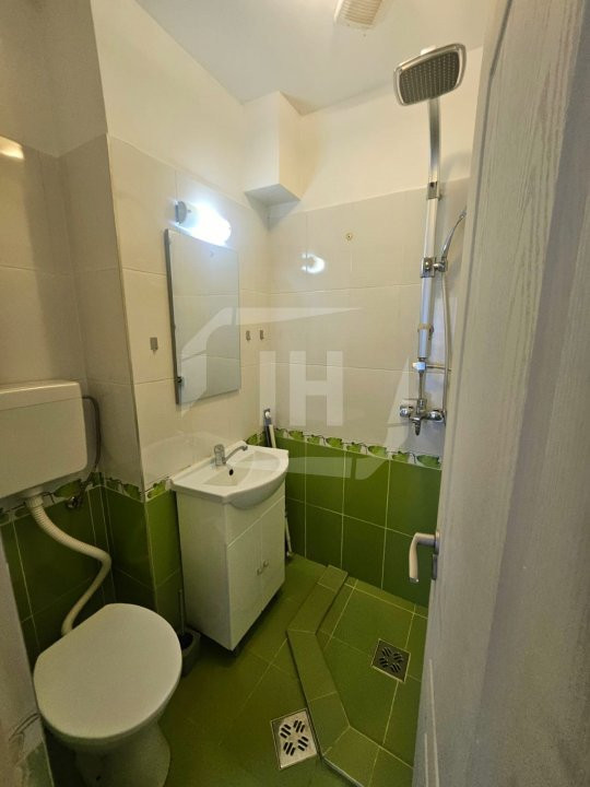 Apartament 2 camere, semidecomandat, 2 bai, zona UMF