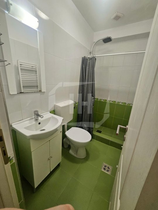 Apartament 2 camere, semidecomandat, 2 bai, zona UMF