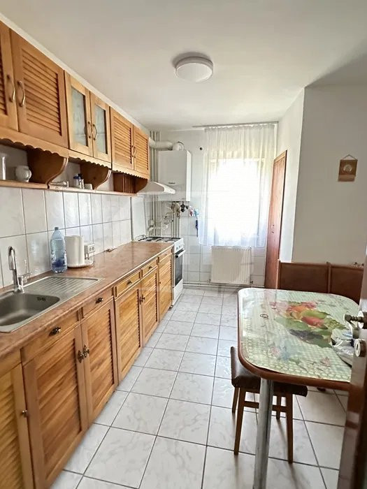 Apartament 4 camere, 2 bai, decomandat, in Marasti