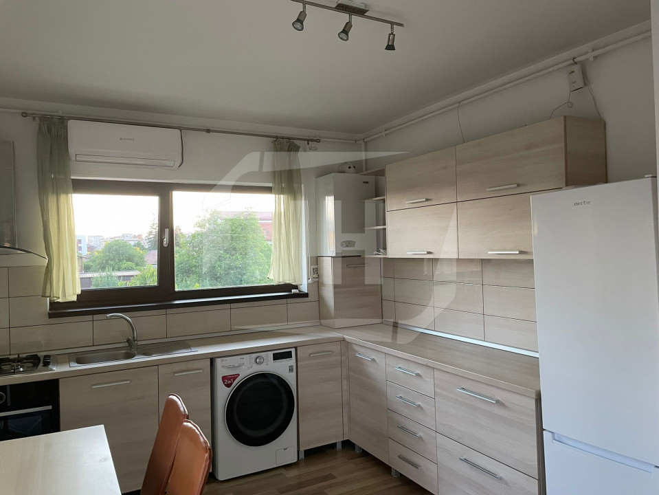 Apartament 2 camere, decomandat, parcare, zona Iulius Mall