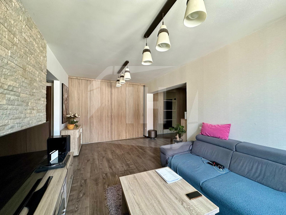Apartament cu 3 camere, terasa, intermediar, parcare, zona Andrei Muresanu