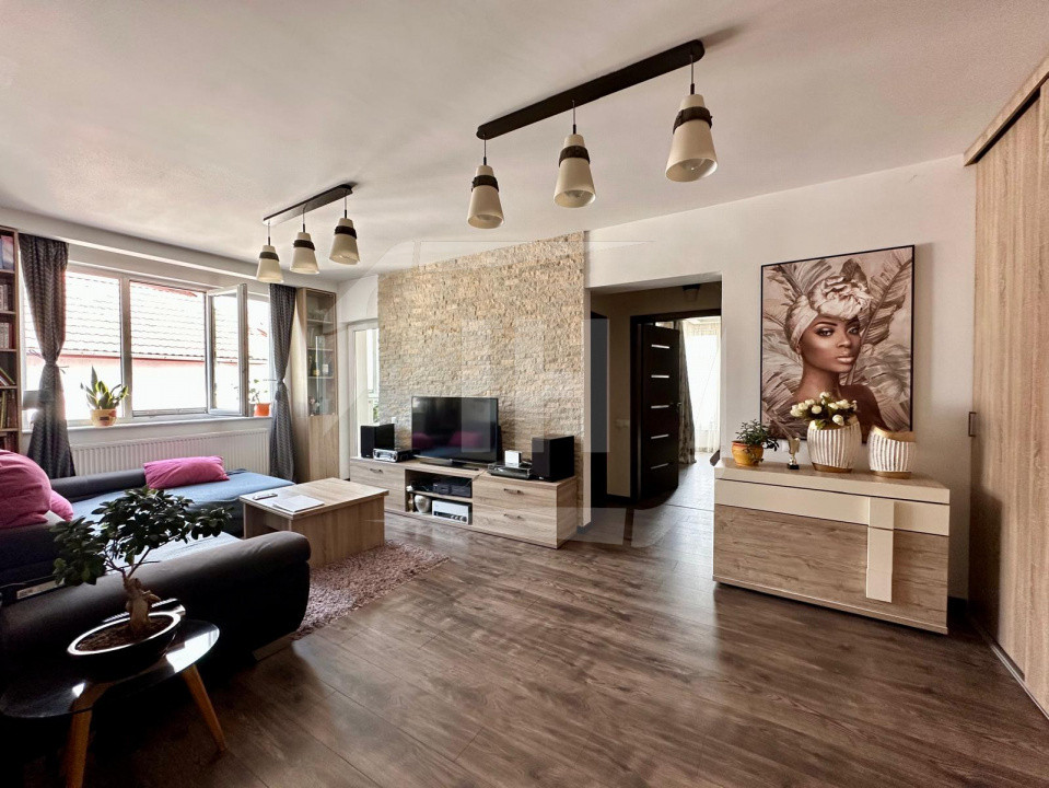 Apartament cu 3 camere, terasa, intermediar, parcare, zona Andrei Muresanu