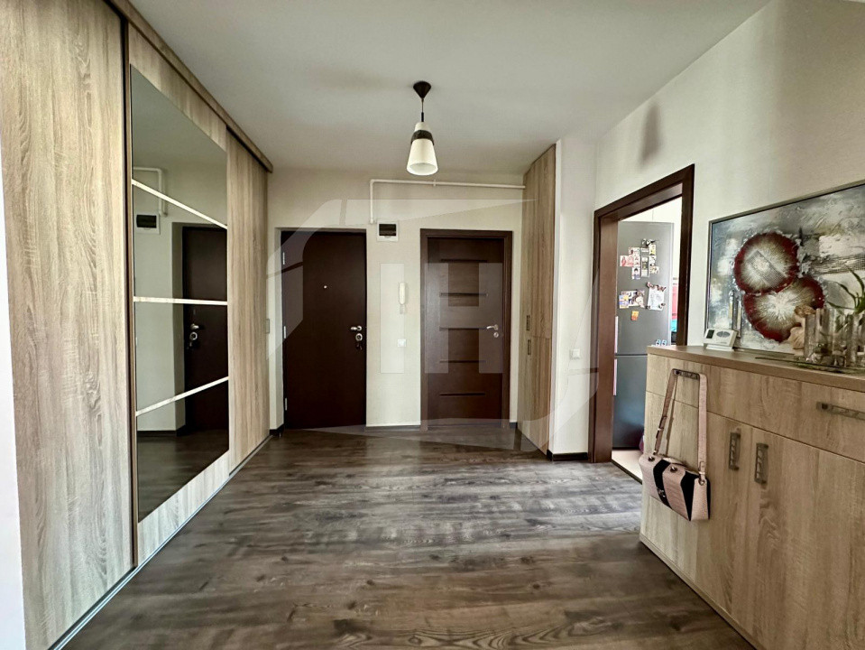 Apartament cu 3 camere, terasa, intermediar, parcare, zona Andrei Muresanu
