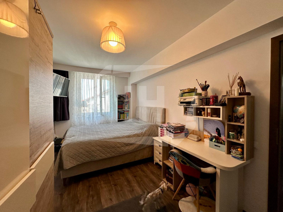 Apartament cu 3 camere, terasa, intermediar, parcare, zona Andrei Muresanu