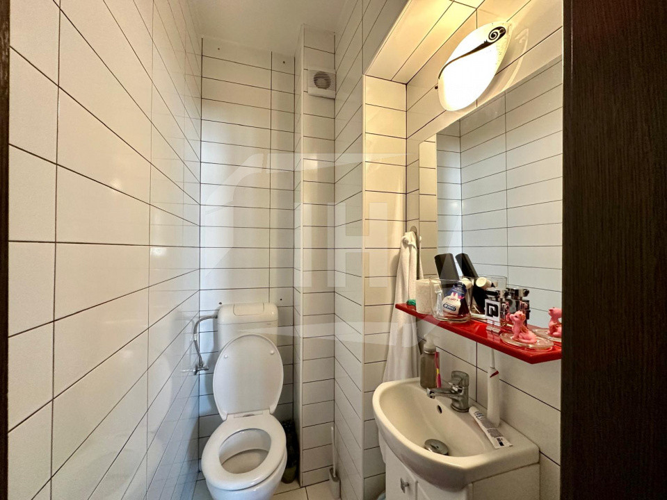 Apartament cu 3 camere, terasa, intermediar, parcare, zona Andrei Muresanu
