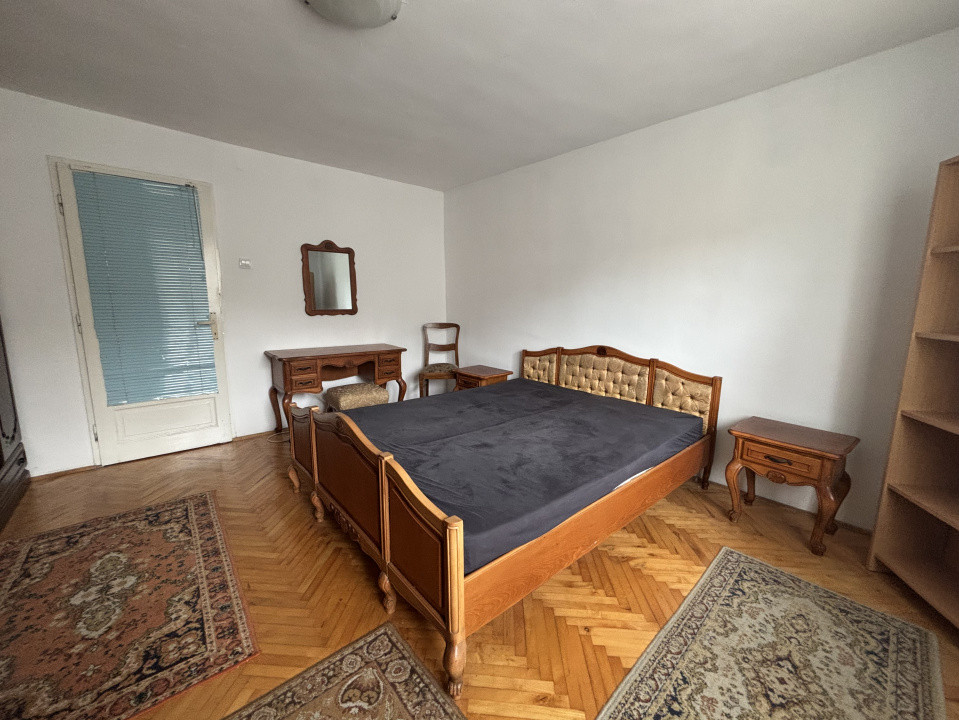 Apartament 4 camere, semidecomandat, 100mp, Gruia