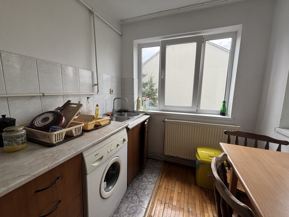 Apartament 4 camere, semidecomandat, 100mp, Gruia