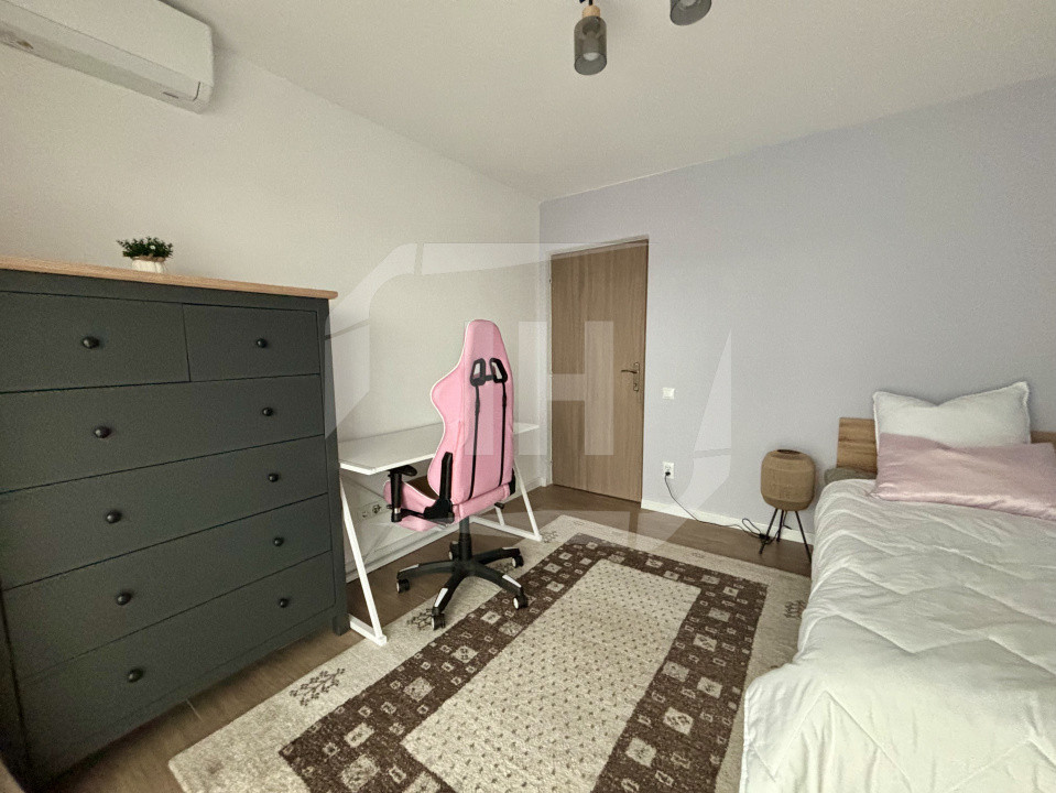 Apartament 3 camere, 2 bai, cu parcare, scara interioara, zona Garii