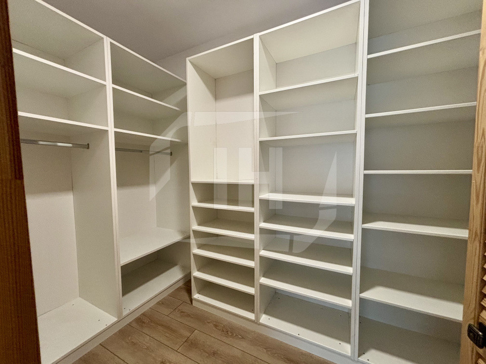 Apartament 3 camere, 2 bai, cu parcare, scara interioara, zona Garii